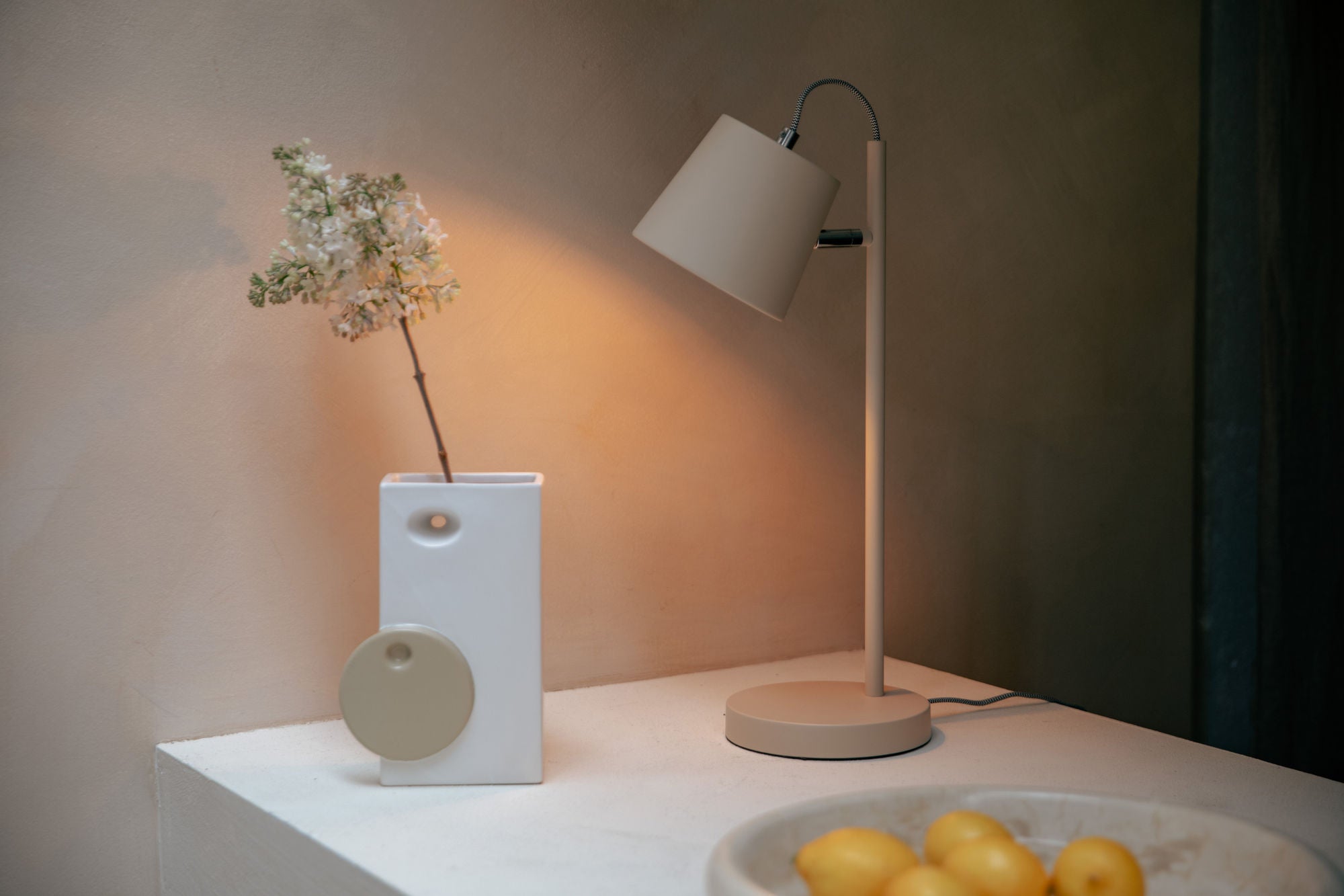 Zuiver Buckle Head Beige Table Lamp
